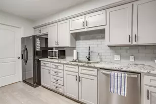 75 1 Main Pl, Benbrook, TX 76126 - Photo 10