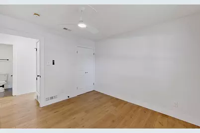 5920 Keeneland Parkway, Dallas, TX 75211 - Photo 8