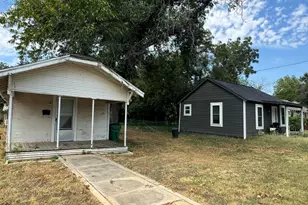 588 S Minter St, Stephenville, TX 76401 - Photo 2