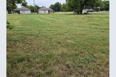 901 S 13th, Honey Grove, TX 75446 - Photo 2