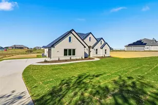 650 Sanger Dr, Springtown, TX 76082 - Photo 2