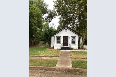 204 S Walnut Street, Cleburne, TX 76033 - Photo 1