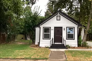 204 S Walnut St, Cleburne, TX 76033 - Photo 1