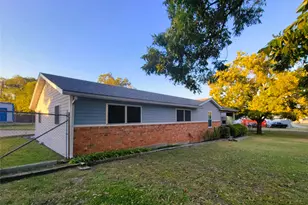 2901 Broadview Dr, Sansom Park, TX 76114 - Photo 2