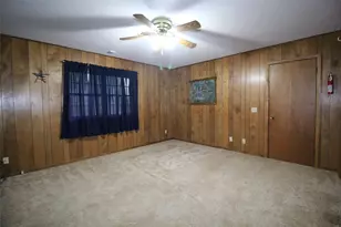 610 W Eden St, Munday, TX 76371 - Photo 8