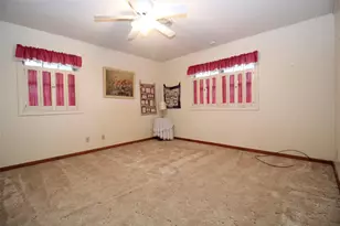 610 W Eden St, Munday, TX 76371 - Photo 12