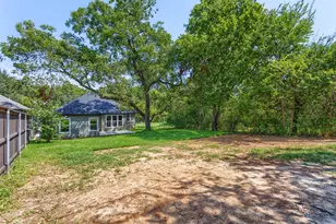 326 W Day St, Denison, TX 75020 - Photo 10