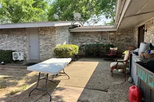 402 Duke St, Garland, TX 75043 - Photo 12