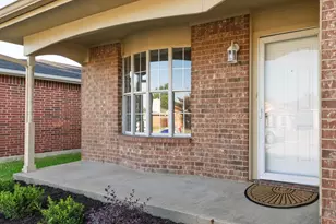 511 Hollyberry Dr, Mansfield, TX 76063 - Photo 4