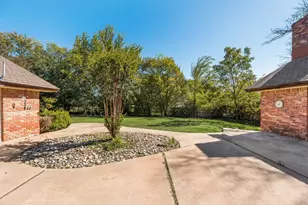 901 Spears St, Bowie, TX 76230 - Photo 30