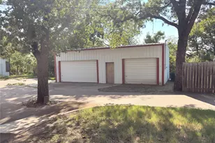 1009 11th Street NW, Mineral Wells, TX 76067 - Photo 2