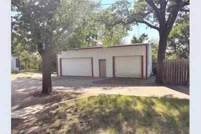 1009 11th Street NW, Mineral Wells, TX 76067 - Photo 1