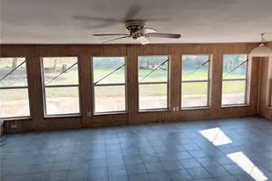 1009 11th Street NW, Mineral Wells, TX 76067 - Photo 4