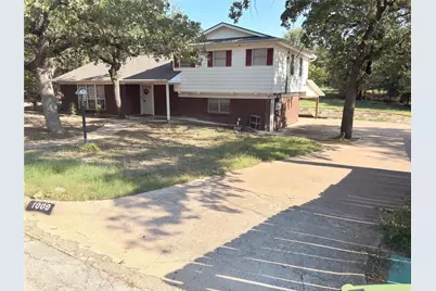 1009 11th Street NW, Mineral Wells, TX 76067 - Photo 1