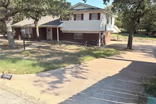 1009 11th Street NW, Mineral Wells, TX 76067 - Photo 1