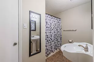 2355 Summit Ln, Dallas, TX 75227 - Photo 20