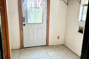 410 S Preston St, Wolfe City, TX 75496 - Photo 12