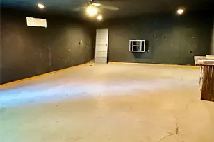 410 S Preston St, Wolfe City, TX 75496 - Photo 26