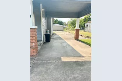 410 S Preston Street, Wolfe City, TX 75496 - Photo 4