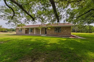 2566 Co Rd 147, Gainesville, TX 76240 - Photo 2