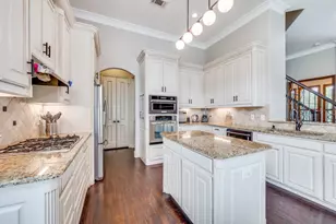 3336 University Park Ln, Irving, TX 75062 - Photo 2