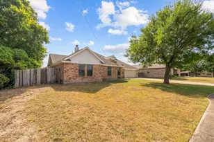 2516 Gerry Way St, Lancaster, TX 75134 - Photo 2