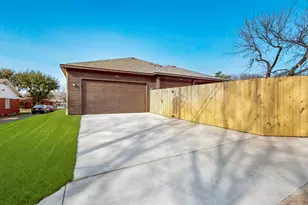 706 Poinsettia Dr, Lancaster, TX 75146 - Photo 12