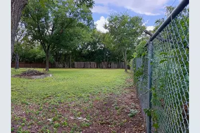 1609 N Brazos Avenue, Cleburne, TX 76031 - Photo 2