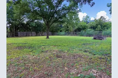 1609 N Brazos Avenue, Cleburne, TX 76031 - Photo 1