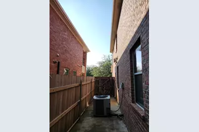 232 Seva Court, Irving, TX 75061 - Photo 10