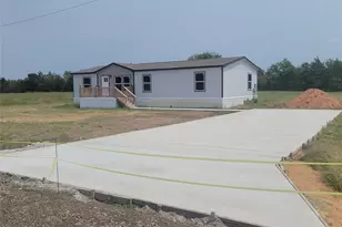 355 Largo St, Bonham, TX 75418 - Photo 2