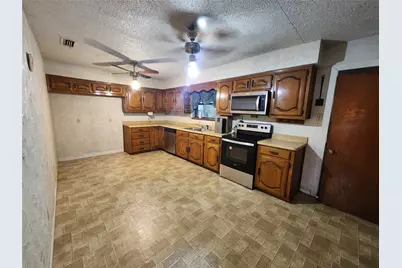 209 E 2nd Street, Quinlan, TX 75474 - Photo 4