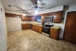 209 E 2nd St, Quinlan, TX 75474 - Photo 4