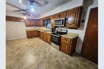 209 E 2nd Street, Quinlan, TX 75474 - Photo 2