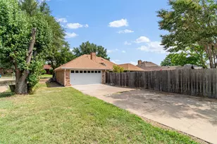 807 Williamsburg Dr, Ennis, TX 75119 - Photo 36