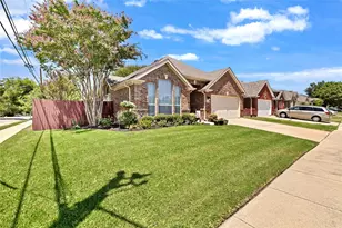 3901 Glenwyck Dr, North Richland Hills, TX 76180 - Photo 2