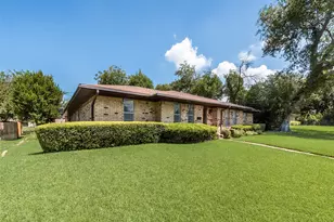 135 S Capri Dr, Duncanville, TX 75116 - Photo 2