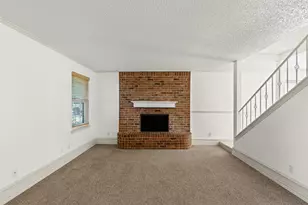 1013 Mockingbird Dr, Grapevine, TX 76051 - Photo 6