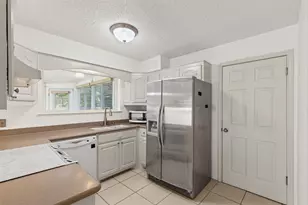 1013 Mockingbird Dr, Grapevine, TX 76051 - Photo 12