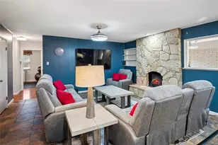 1001 Livingston Dr, Hurst, TX 76053 - Photo 4