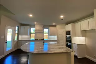 410 Aldred St, Greenville, TX 75401 - Photo 10