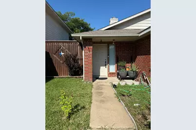 3159 Cross Creek Circle, Grand Prairie, TX 75052 - Photo 2