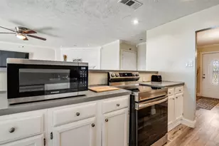 10222 Red Maple Dr, Dallas, TX 75249 - Photo 6