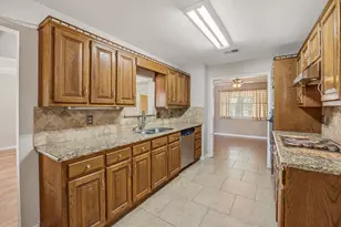 1407 Inglewood Dr, Stephenville, TX 76401 - Photo 12