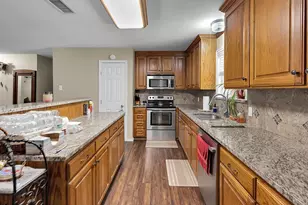 1732 Hilltop Dr, Waco, TX 76710 - Photo 10