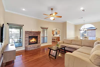 315 W 6th Street, Justin, TX 76247 - Photo 6