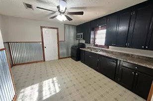 418 Marengo St, Cleburne, TX 76033 - Photo 4