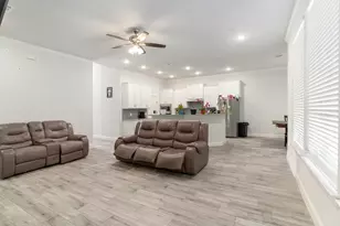 1824 Royal Lake Dr, Grand Prairie, TX 75052 - Photo 6