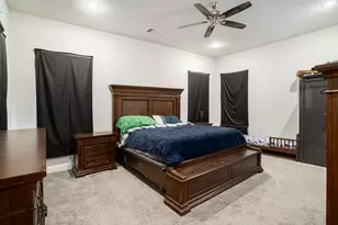 1824 Royal Lake Dr, Grand Prairie, TX 75052 - Photo 12