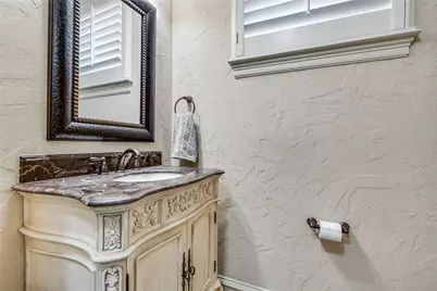 4045 Winsor Drive, Farmers Branch, TX 75244 - Photo 12